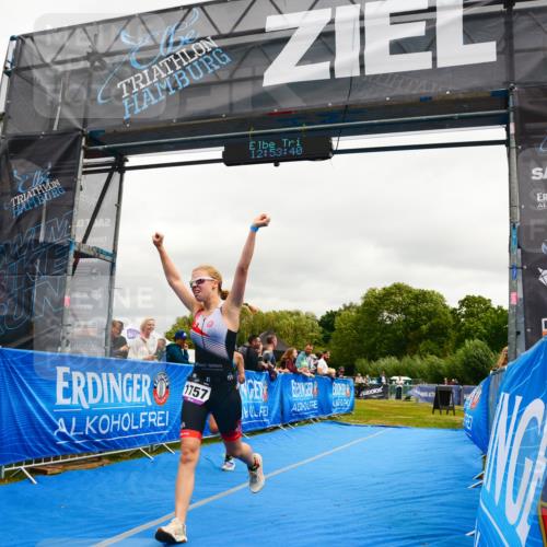 30.08.2026 - Elbe Triathlon Hamburg LAZAROV Photography http://msf.ph/oto/10090489 30.08.2026 12:53:41 Ziel 1757, 1769, 1852 meine-sportfotos.de