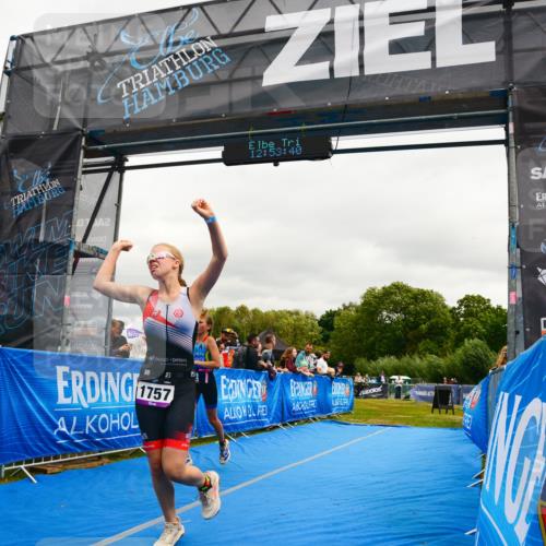 30.08.2026 - Elbe Triathlon Hamburg LAZAROV Photography http://msf.ph/oto/10090490 30.08.2026 12:53:41 Ziel 1757, 1769, 1852 meine-sportfotos.de