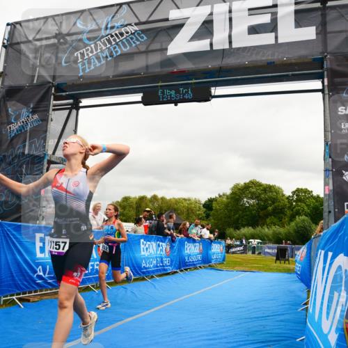 30.08.2026 - Elbe Triathlon Hamburg LAZAROV Photography http://msf.ph/oto/10090491 30.08.2026 12:53:42 Ziel 1757, 1769, 1852 meine-sportfotos.de