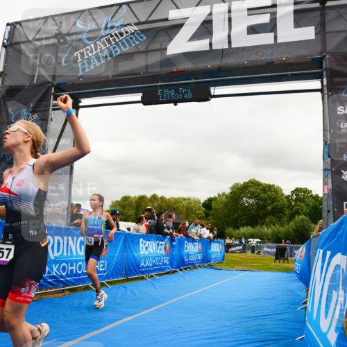 30.08.2026 - Elbe Triathlon Hamburg LAZAROV Photography http://msf.ph/oto/10090492 30.08.2026 12:53:42 Ziel 1757, 1769, 1852 meine-sportfotos.de