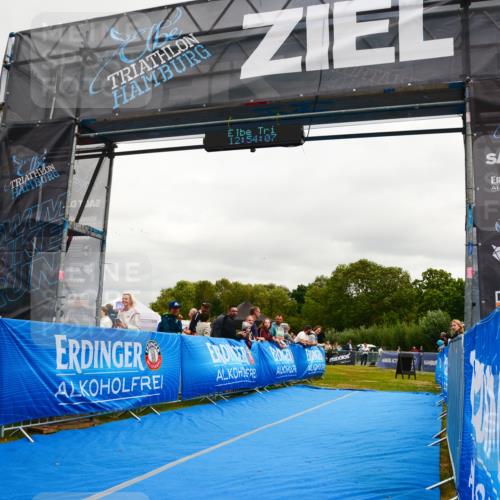 30.08.2026 - Elbe Triathlon Hamburg LAZAROV Photography http://msf.ph/oto/10090512 30.08.2026 12:54:08 Ziel 1855 meine-sportfotos.de