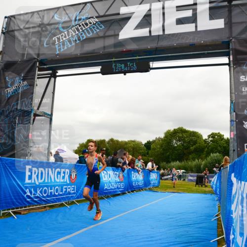 30.08.2026 - Elbe Triathlon Hamburg LAZAROV Photography http://msf.ph/oto/10090520 30.08.2026 12:54:21 Ziel 1758, 1836, 1857, 1864 meine-sportfotos.de
