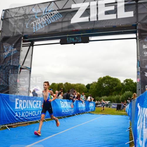 30.08.2026 - Elbe Triathlon Hamburg LAZAROV Photography http://msf.ph/oto/10090522 30.08.2026 12:54:21 Ziel 1758, 1836, 1857, 1864 meine-sportfotos.de
