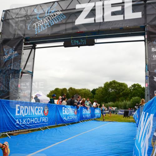 30.08.2026 - Elbe Triathlon Hamburg LAZAROV Photography http://msf.ph/oto/10090532 30.08.2026 12:54:22 Ziel 1758, 1836, 1857, 1864 meine-sportfotos.de