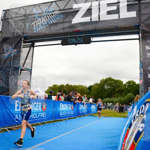 30.08.2026 - Elbe Triathlon Hamburg LAZAROV Photography http://msf.ph/oto/10090540 30.08.2026 12:54:25 Ziel 1836, 1857, 1864 meine-sportfotos.de