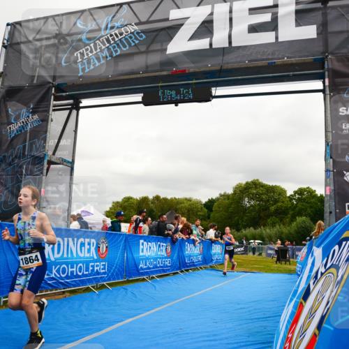 30.08.2026 - Elbe Triathlon Hamburg LAZAROV Photography http://msf.ph/oto/10090541 30.08.2026 12:54:25 Ziel 1836, 1857, 1864 meine-sportfotos.de