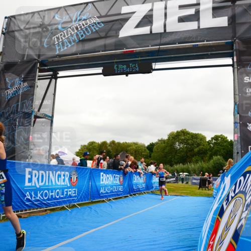 30.08.2026 - Elbe Triathlon Hamburg LAZAROV Photography http://msf.ph/oto/10090543 30.08.2026 12:54:25 Ziel 1836, 1857, 1864 meine-sportfotos.de