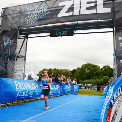 30.08.2026 - Elbe Triathlon Hamburg LAZAROV Photography http://msf.ph/oto/10090547 30.08.2026 12:54:27 Ziel 1857, 1864 meine-sportfotos.de