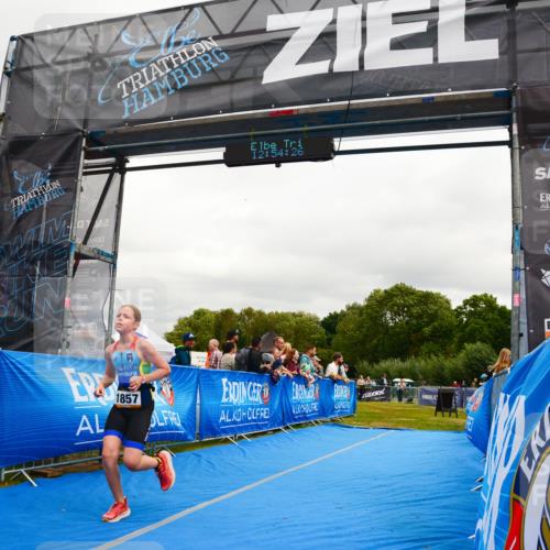 30.08.2026 - Elbe Triathlon Hamburg LAZAROV Photography http://msf.ph/oto/10090551 30.08.2026 12:54:27 Ziel 1857, 1864 meine-sportfotos.de