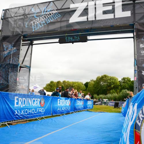 30.08.2026 - Elbe Triathlon Hamburg LAZAROV Photography http://msf.ph/oto/10090593 30.08.2026 12:54:48 Ziel 1839, 1880 meine-sportfotos.de