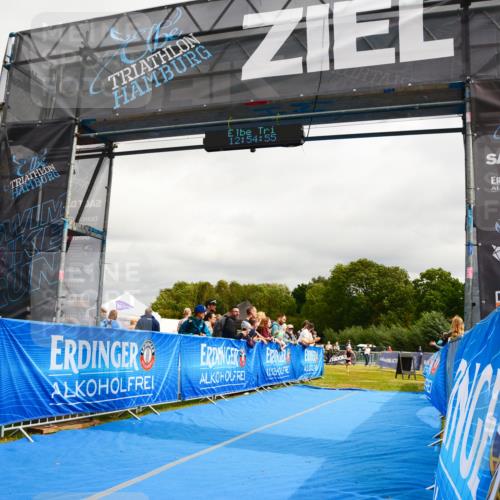 30.08.2026 - Elbe Triathlon Hamburg LAZAROV Photography http://msf.ph/oto/10090620 30.08.2026 12:54:57 Ziel 1851 meine-sportfotos.de
