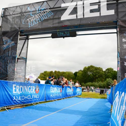 30.08.2026 - Elbe Triathlon Hamburg LAZAROV Photography http://msf.ph/oto/10090624 30.08.2026 12:54:57 Ziel 1851 meine-sportfotos.de