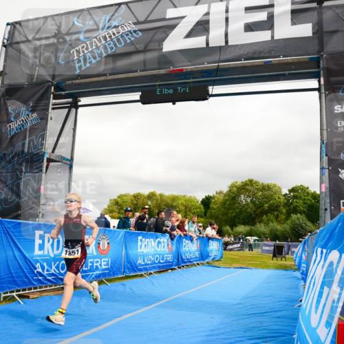 30.08.2026 - Elbe Triathlon Hamburg LAZAROV Photography http://msf.ph/oto/10090629 30.08.2026 12:55:03 Ziel 1851 meine-sportfotos.de