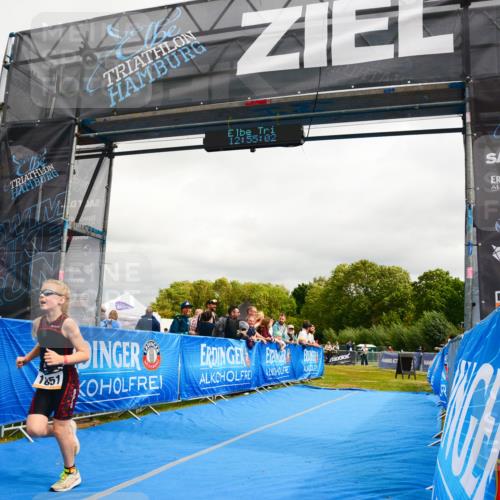 30.08.2026 - Elbe Triathlon Hamburg LAZAROV Photography http://msf.ph/oto/10090632 30.08.2026 12:55:03 Ziel 1851 meine-sportfotos.de