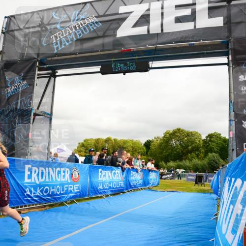 30.08.2026 - Elbe Triathlon Hamburg LAZAROV Photography http://msf.ph/oto/10090633 30.08.2026 12:55:03 Ziel 1851 meine-sportfotos.de