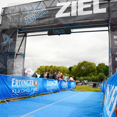 30.08.2026 - Elbe Triathlon Hamburg LAZAROV Photography http://msf.ph/oto/10090635 30.08.2026 12:55:03 Ziel 1851 meine-sportfotos.de