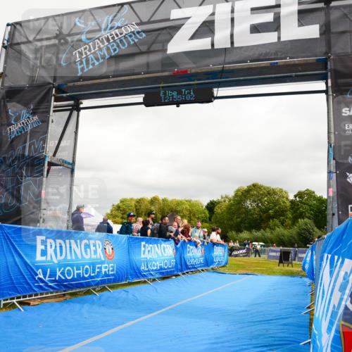 30.08.2026 - Elbe Triathlon Hamburg LAZAROV Photography http://msf.ph/oto/10090637 30.08.2026 12:55:03 Ziel 1851 meine-sportfotos.de