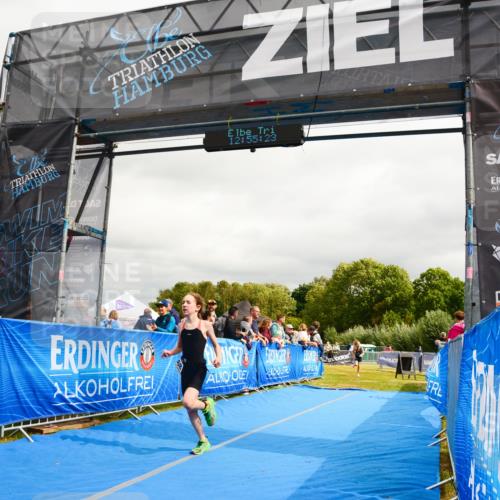 30.08.2026 - Elbe Triathlon Hamburg LAZAROV Photography http://msf.ph/oto/10090652 30.08.2026 12:55:24 Ziel 1856, 1863, 1868 meine-sportfotos.de
