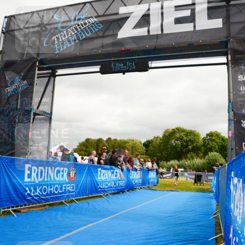 30.08.2026 - Elbe Triathlon Hamburg LAZAROV Photography http://msf.ph/oto/10090661 30.08.2026 12:55:25 Ziel 1863, 1868 meine-sportfotos.de