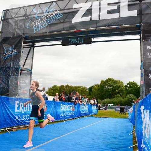 30.08.2026 - Elbe Triathlon Hamburg LAZAROV Photography http://msf.ph/oto/10090667 30.08.2026 12:55:29 Ziel 1863 meine-sportfotos.de