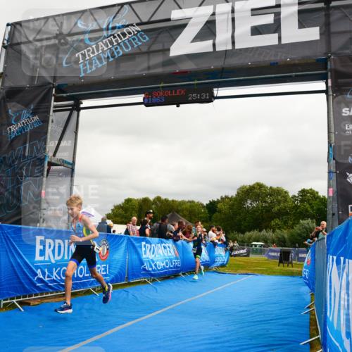30.08.2026 - Elbe Triathlon Hamburg LAZAROV Photography http://msf.ph/oto/10090676 30.08.2026 12:55:39 Ziel 1840, 1844 meine-sportfotos.de