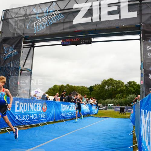 30.08.2026 - Elbe Triathlon Hamburg LAZAROV Photography http://msf.ph/oto/10090679 30.08.2026 12:55:39 Ziel 1840, 1844 meine-sportfotos.de