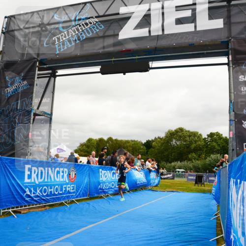 30.08.2026 - Elbe Triathlon Hamburg LAZAROV Photography http://msf.ph/oto/10090681 30.08.2026 12:55:39 Ziel 1840, 1844 meine-sportfotos.de