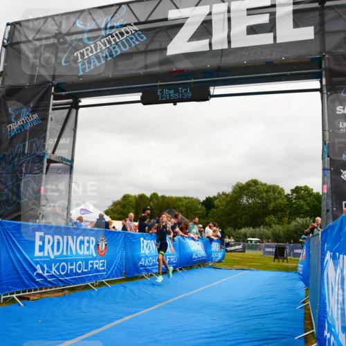 30.08.2026 - Elbe Triathlon Hamburg LAZAROV Photography http://msf.ph/oto/10090684 30.08.2026 12:55:39 Ziel 1840, 1844 meine-sportfotos.de