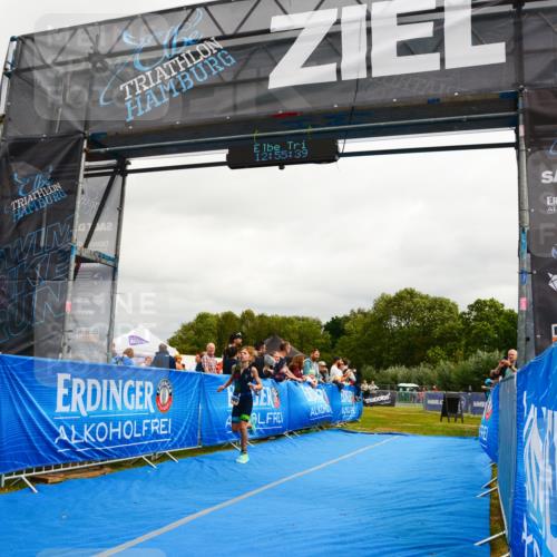 30.08.2026 - Elbe Triathlon Hamburg LAZAROV Photography http://msf.ph/oto/10090685 30.08.2026 12:55:40 Ziel 1840, 1844 meine-sportfotos.de