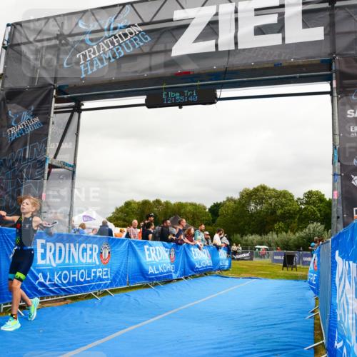 30.08.2026 - Elbe Triathlon Hamburg LAZAROV Photography http://msf.ph/oto/10090693 30.08.2026 12:55:41 Ziel 1840, 1844 meine-sportfotos.de