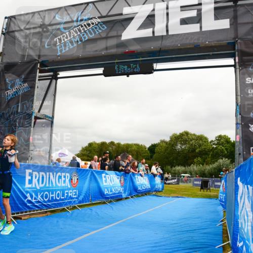 30.08.2026 - Elbe Triathlon Hamburg LAZAROV Photography http://msf.ph/oto/10090695 30.08.2026 12:55:41 Ziel 1840, 1844 meine-sportfotos.de
