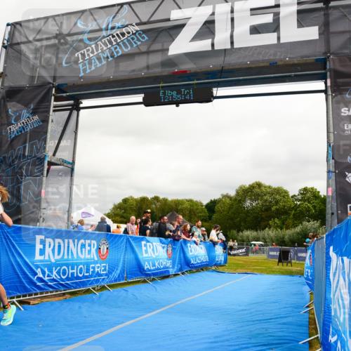 30.08.2026 - Elbe Triathlon Hamburg LAZAROV Photography http://msf.ph/oto/10090697 30.08.2026 12:55:41 Ziel 1840, 1844 meine-sportfotos.de