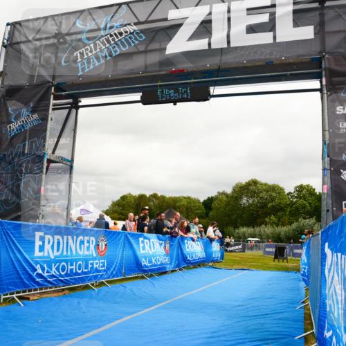 30.08.2026 - Elbe Triathlon Hamburg LAZAROV Photography http://msf.ph/oto/10090699 30.08.2026 12:55:41 Ziel 1840, 1844 meine-sportfotos.de