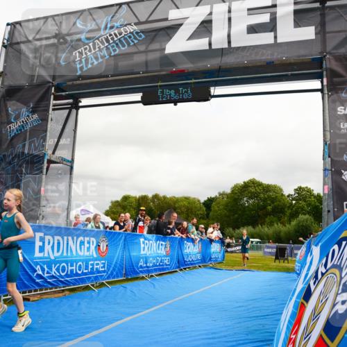30.08.2026 - Elbe Triathlon Hamburg LAZAROV Photography http://msf.ph/oto/10090704 30.08.2026 12:56:03 Ziel 1809, 1871 meine-sportfotos.de