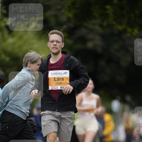 30.08.2026 - Blankeneser Heldenlauf Patografie http://msf.ph/oto/10090712 30.08.2026 12:03:12 Ziel 2078, 2079, 2836 meine-sportfotos.de