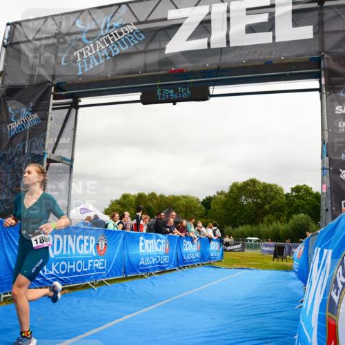 30.08.2026 - Elbe Triathlon Hamburg LAZAROV Photography http://msf.ph/oto/10090718 30.08.2026 12:56:07 Ziel 1809 meine-sportfotos.de