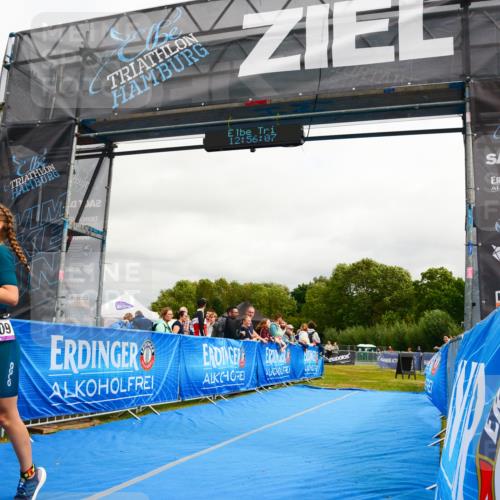 30.08.2026 - Elbe Triathlon Hamburg LAZAROV Photography http://msf.ph/oto/10090720 30.08.2026 12:56:08 Ziel 1809 meine-sportfotos.de