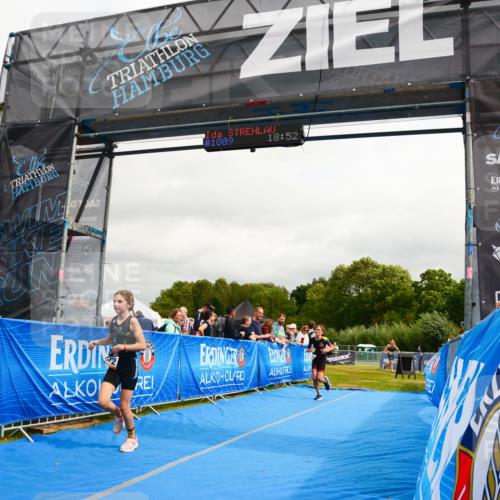 30.08.2026 - Elbe Triathlon Hamburg LAZAROV Photography http://msf.ph/oto/10090725 30.08.2026 12:56:16 Ziel 1834 meine-sportfotos.de