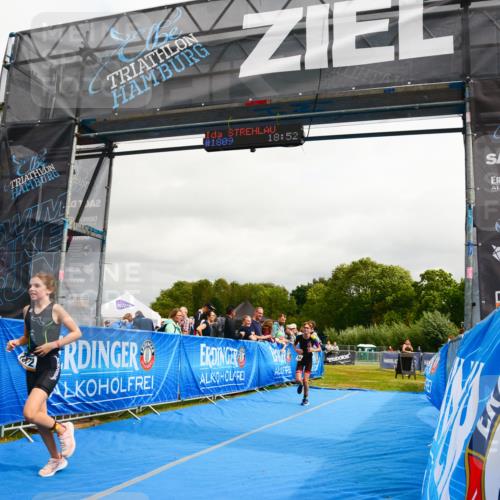 30.08.2026 - Elbe Triathlon Hamburg LAZAROV Photography http://msf.ph/oto/10090728 30.08.2026 12:56:16 Ziel 1834 meine-sportfotos.de