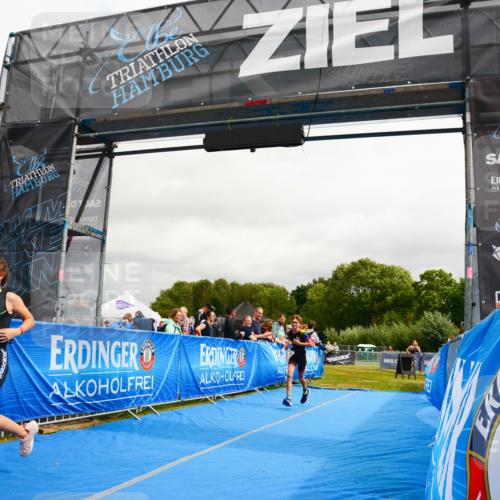 30.08.2026 - Elbe Triathlon Hamburg LAZAROV Photography http://msf.ph/oto/10090730 30.08.2026 12:56:16 Ziel 1834 meine-sportfotos.de