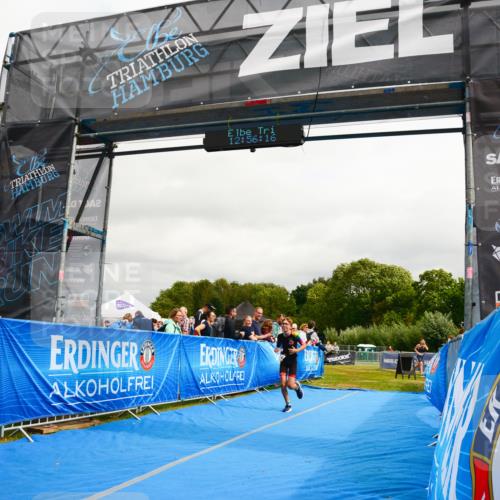 30.08.2026 - Elbe Triathlon Hamburg LAZAROV Photography http://msf.ph/oto/10090731 30.08.2026 12:56:17 Ziel 1834 meine-sportfotos.de