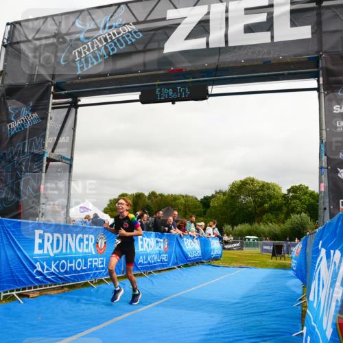 30.08.2026 - Elbe Triathlon Hamburg LAZAROV Photography http://msf.ph/oto/10090735 30.08.2026 12:56:18 Ziel 1834 meine-sportfotos.de