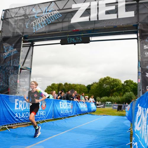 30.08.2026 - Elbe Triathlon Hamburg LAZAROV Photography http://msf.ph/oto/10090738 30.08.2026 12:56:18 Ziel 1834 meine-sportfotos.de
