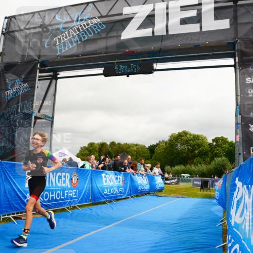 30.08.2026 - Elbe Triathlon Hamburg LAZAROV Photography http://msf.ph/oto/10090740 30.08.2026 12:56:18 Ziel 1834 meine-sportfotos.de