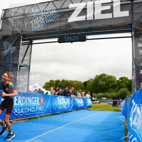 30.08.2026 - Elbe Triathlon Hamburg LAZAROV Photography http://msf.ph/oto/10090742 30.08.2026 12:56:18 Ziel 1834 meine-sportfotos.de