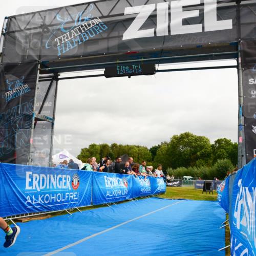 30.08.2026 - Elbe Triathlon Hamburg LAZAROV Photography http://msf.ph/oto/10090744 30.08.2026 12:56:19 Ziel 1834 meine-sportfotos.de
