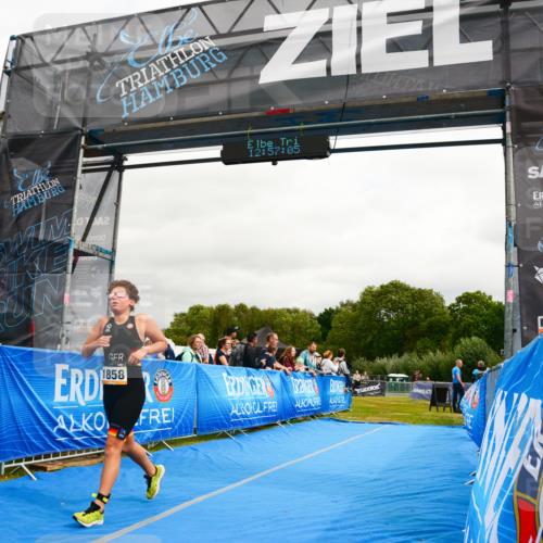 30.08.2026 - Elbe Triathlon Hamburg LAZAROV Photography http://msf.ph/oto/10090820 30.08.2026 12:57:06 Ziel 1832, 1858 meine-sportfotos.de