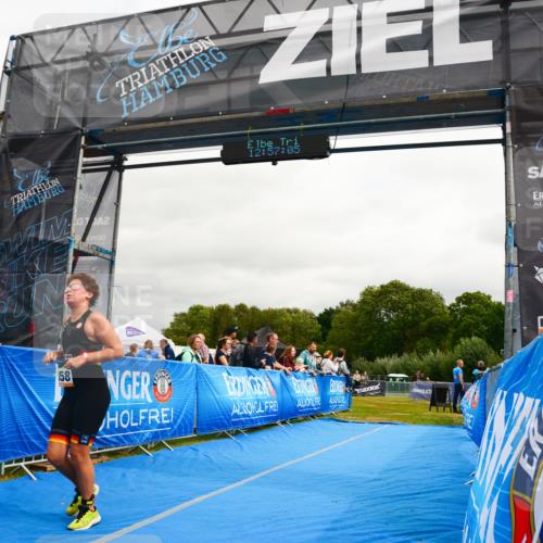 30.08.2026 - Elbe Triathlon Hamburg LAZAROV Photography http://msf.ph/oto/10090822 30.08.2026 12:57:07 Ziel 1858 meine-sportfotos.de