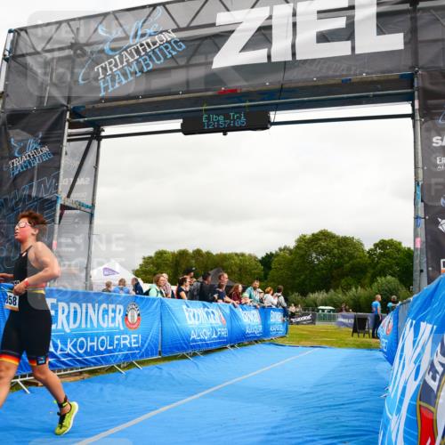 30.08.2026 - Elbe Triathlon Hamburg LAZAROV Photography http://msf.ph/oto/10090825 30.08.2026 12:57:07 Ziel 1858 meine-sportfotos.de
