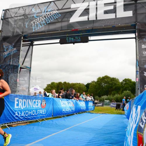 30.08.2026 - Elbe Triathlon Hamburg LAZAROV Photography http://msf.ph/oto/10090826 30.08.2026 12:57:07 Ziel 1858 meine-sportfotos.de